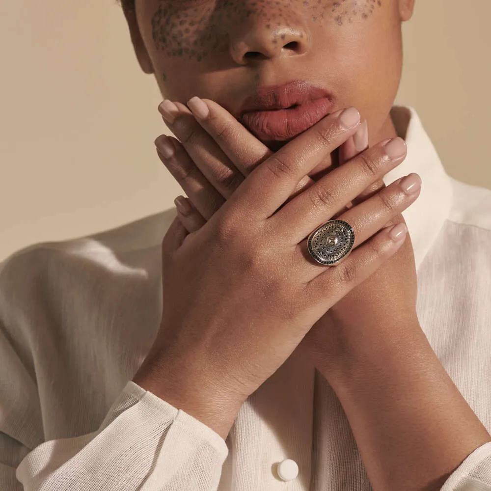 Radial Pavé Saddle Ring